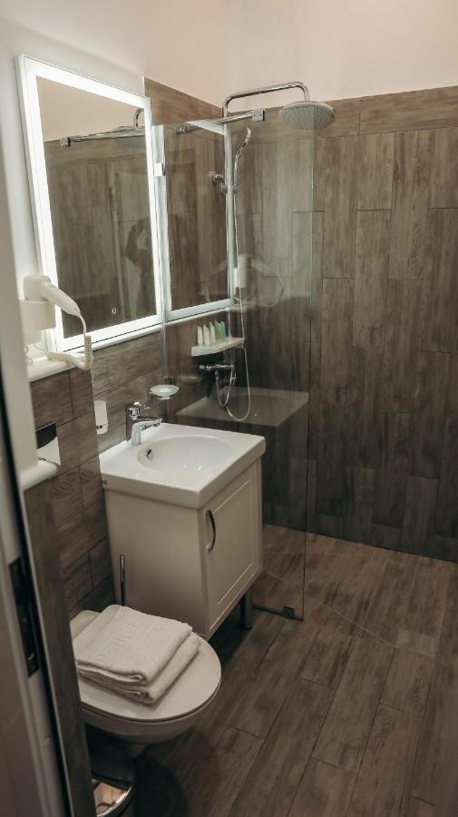 7 Boutique Hotel Ustʼ-Kamenogorsk Exteriör bild